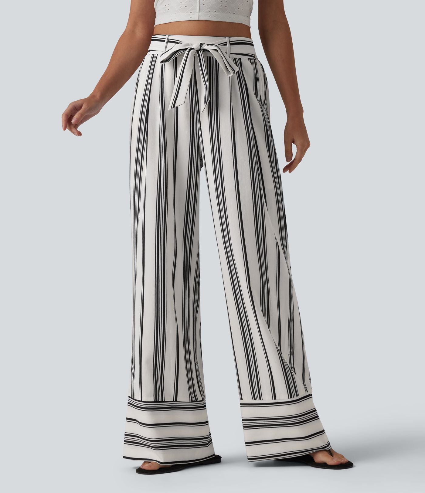 Pantalon large taille haute à rayures avec ceinture et poches