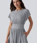 Robe courte fluide col rond manches courtes à rayures avec brassière intégrée et poches
