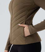 Veste matelassée décontractée à col montant et coupe ajustée, côtelée et contrastée, avec poches