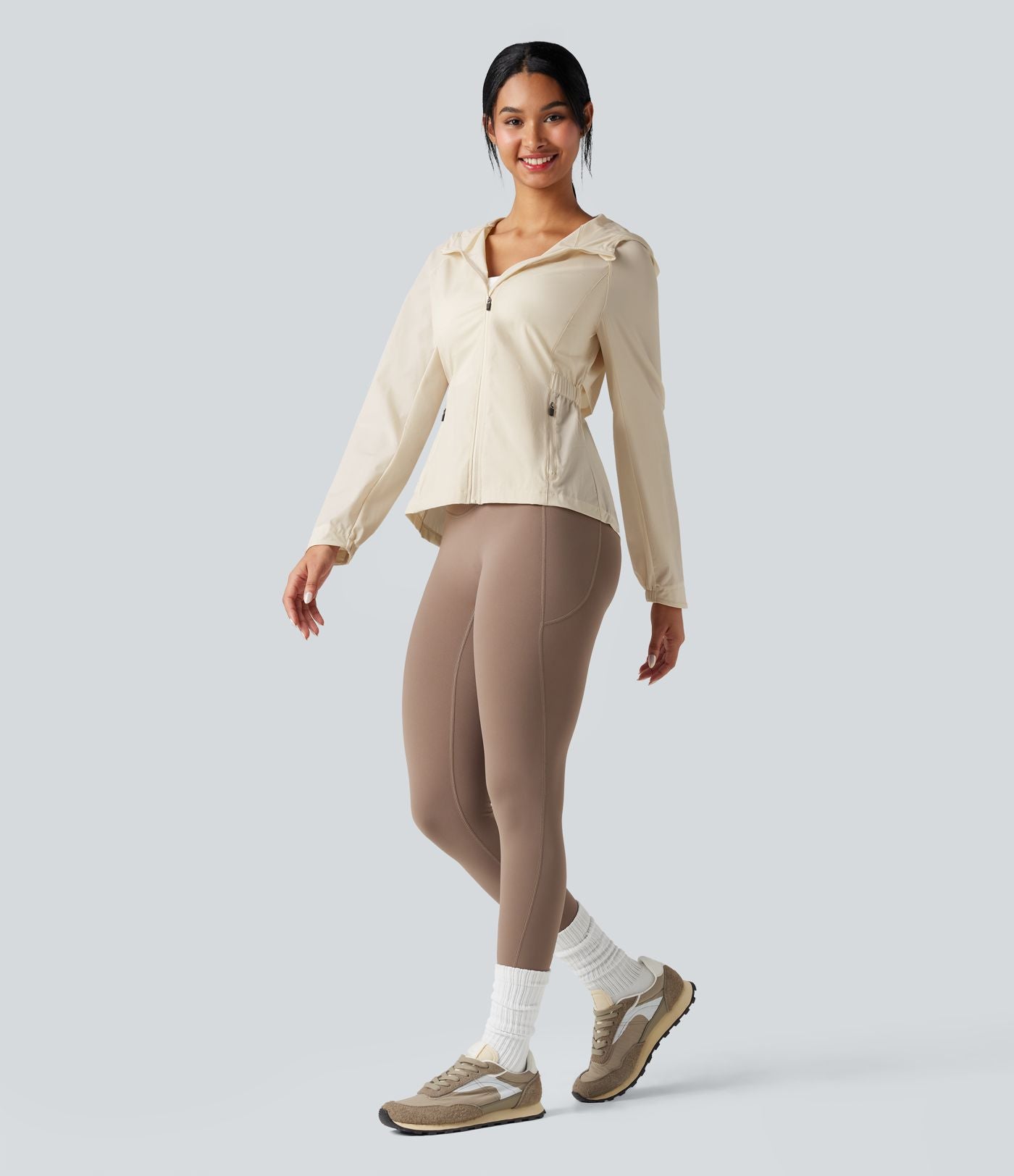 Veste de randonnée déperlante résistante à l'abrasion à capuche avec mesh contrastant et poches