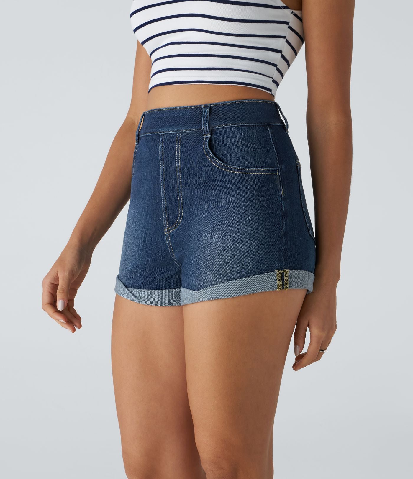 Halara Flex™ Short en Denim Tricot Extensible Lavé à Taille Haute avec Poches Multiples et Ourlet Replié