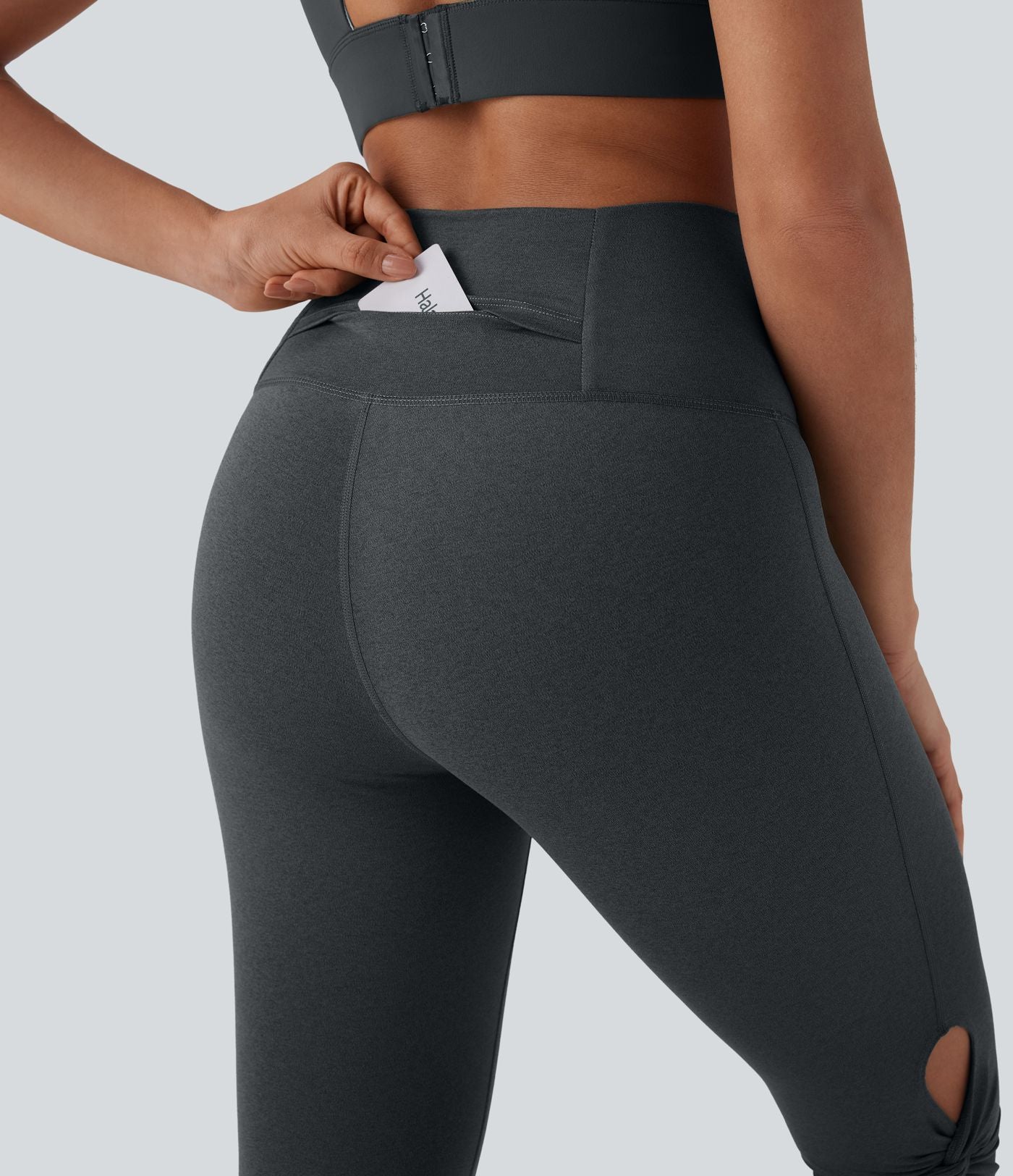 Leggings corsaire de yoga à taille haute, découpes, détails torsadés, séchage rapide et poche