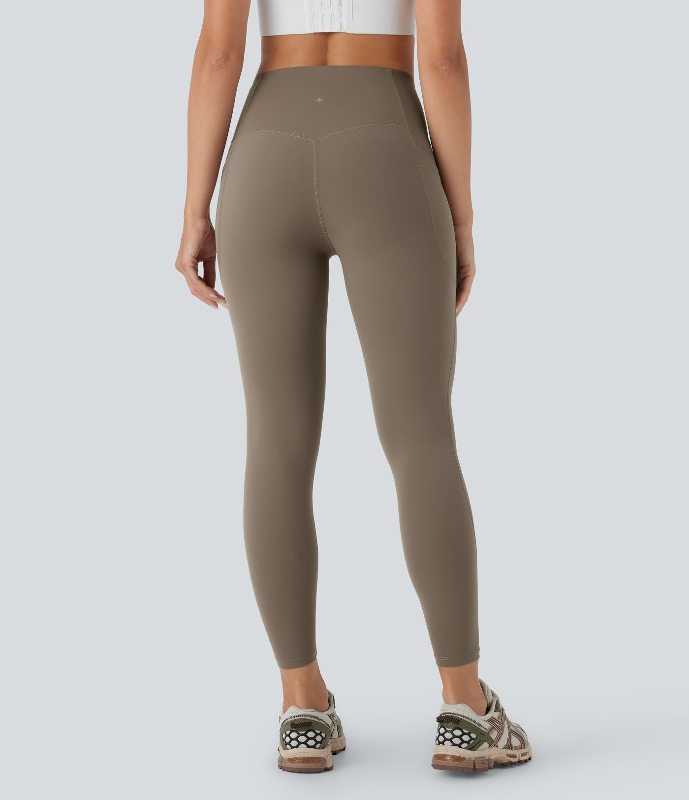 Legging 7/8 d'entraînement gainant taille haute avec sous-vêtement intégré antibactérien et poches Halara UltraSculpt™