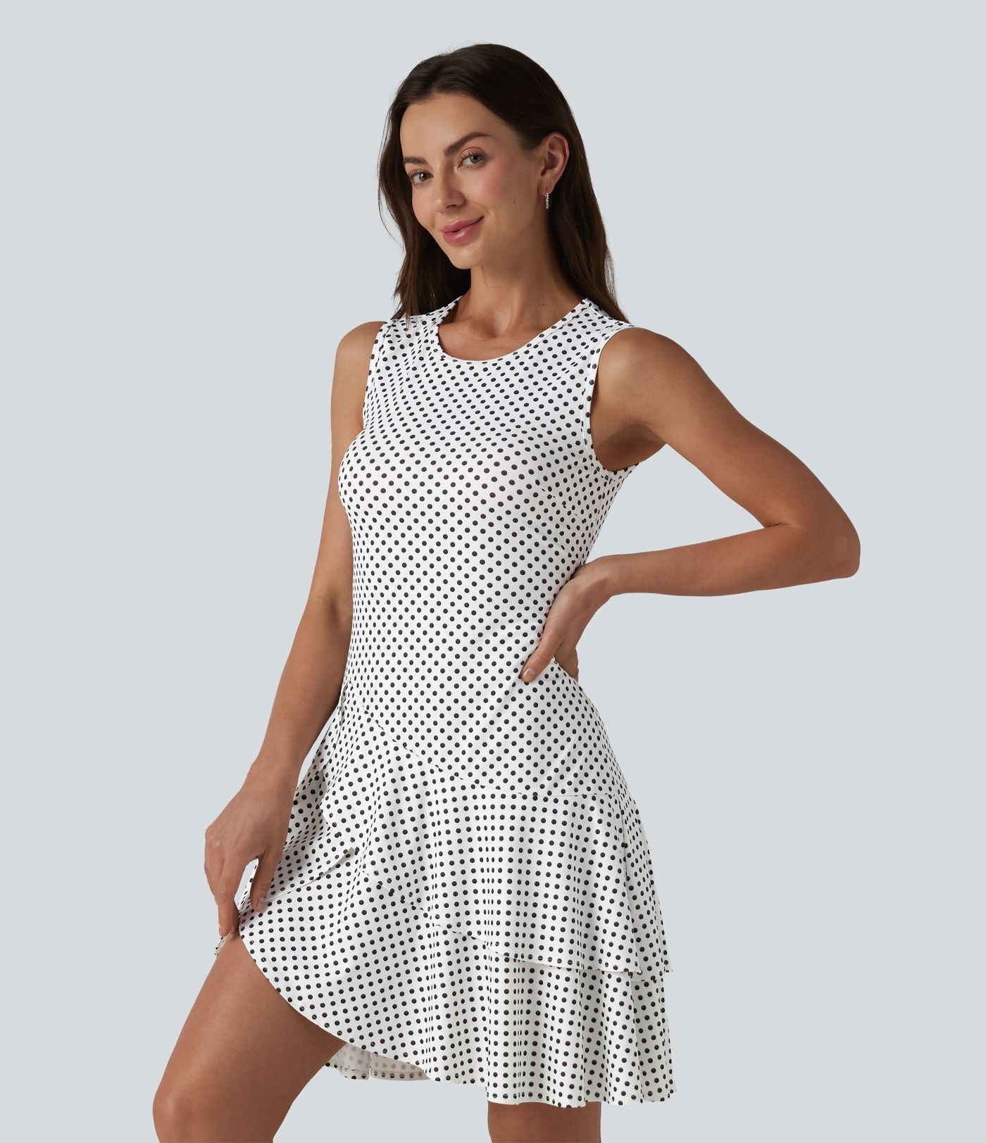Robe mini casual à pois col rond sans manches ourlet à volants superposés