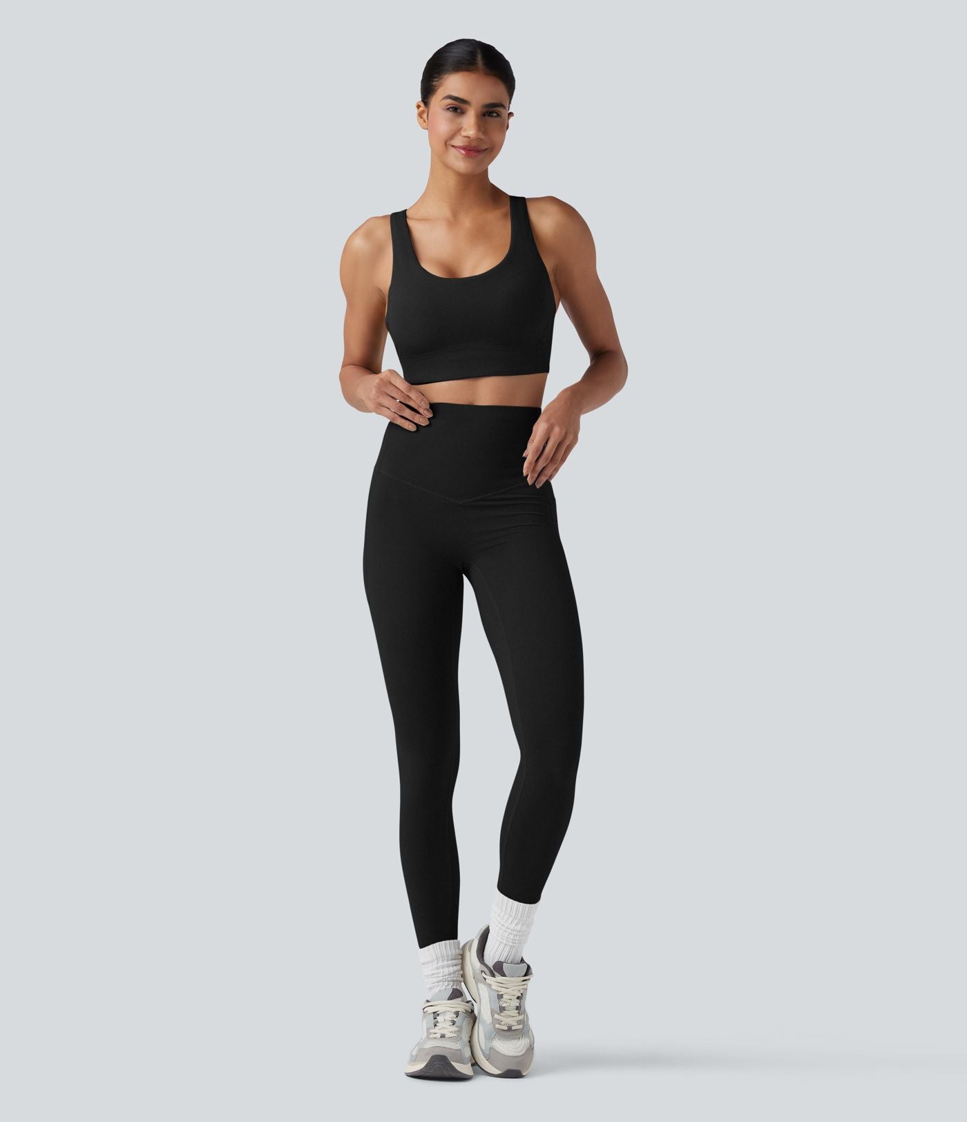 Brassière de sport d'entraînement Halara UltraSculpt™ soutien moyen à coques moulées, bretelles croisées et boucle ajustable