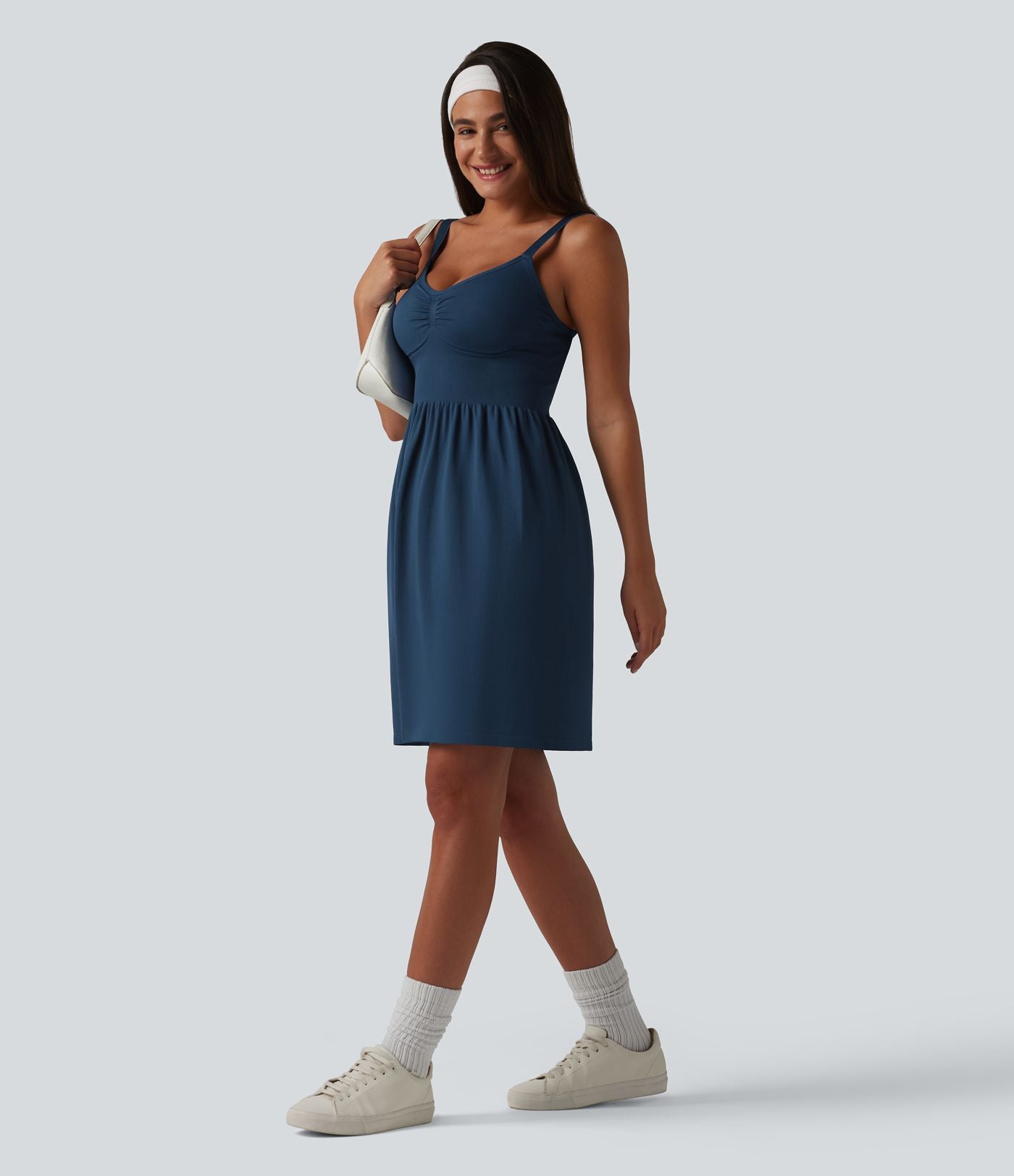 OneForm Seamless Flow Robe casual mini froncée sans couture à décolleté plongeant en V sans manches avec brassière intégrée
