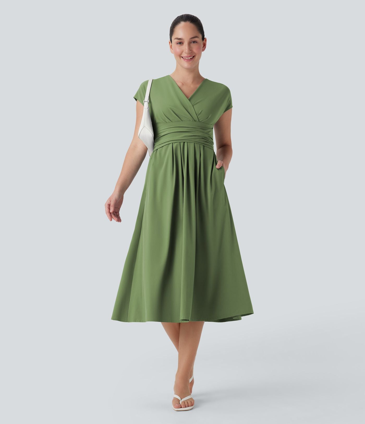 Robe midi Breezeful™ col V manches courtes à liens dans le dos séchage rapide avec poches latérales