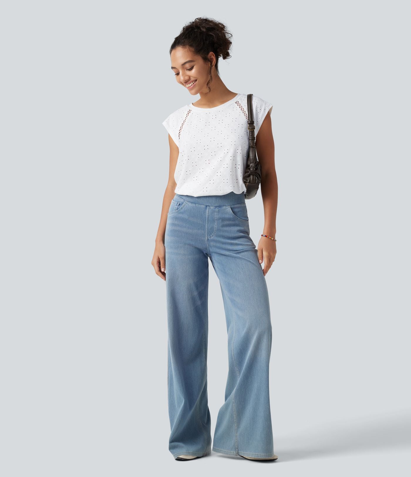 Blouse décontractée à col rond, mancherons, découpes et lien au dos