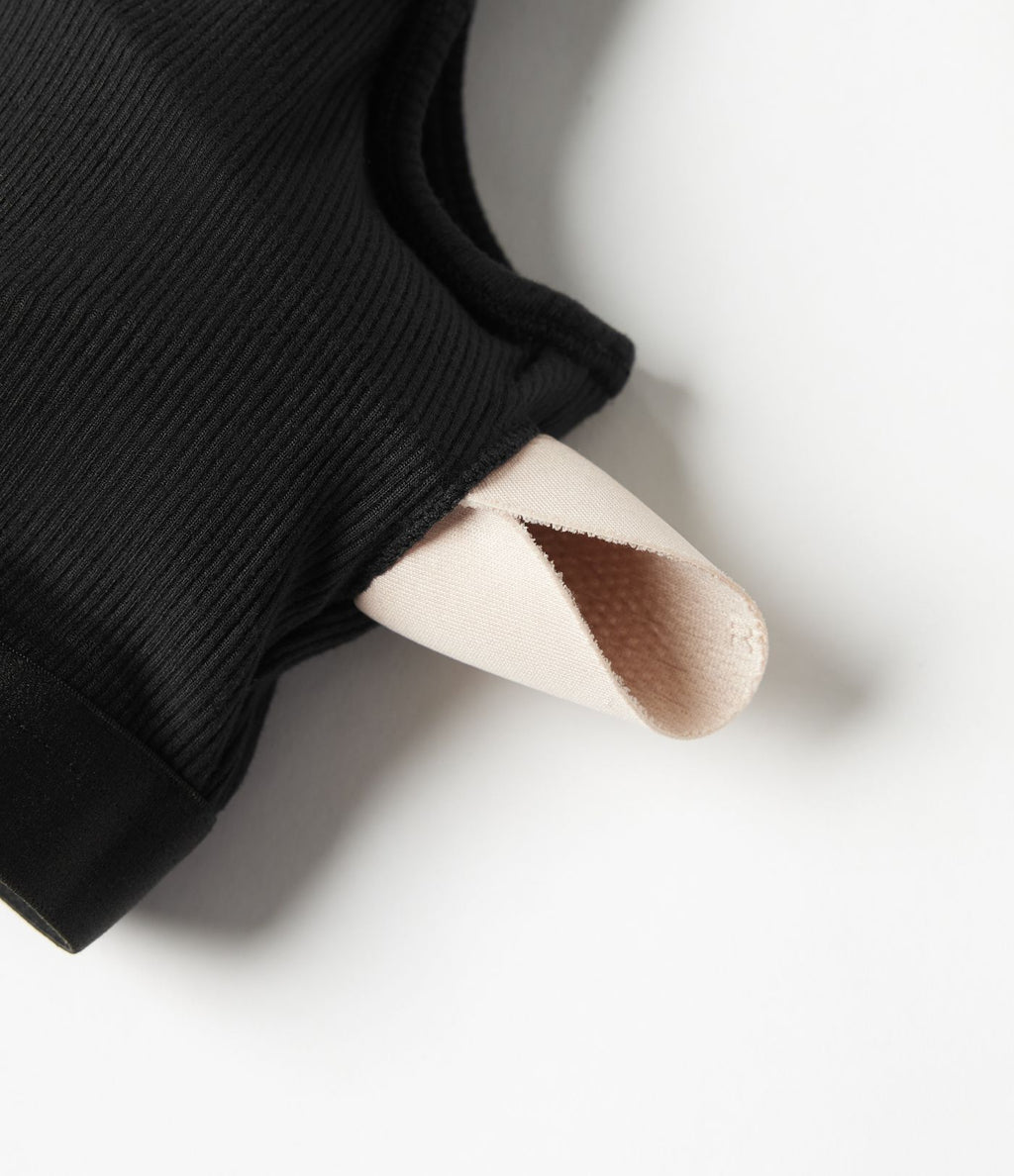 Débardeur en maille côtelée à encolure arrondie, dos en U, dentelle contrastée et coussinets amovibles