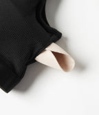 Débardeur en maille côtelée à encolure arrondie, dos en U, dentelle contrastée et coussinets amovibles