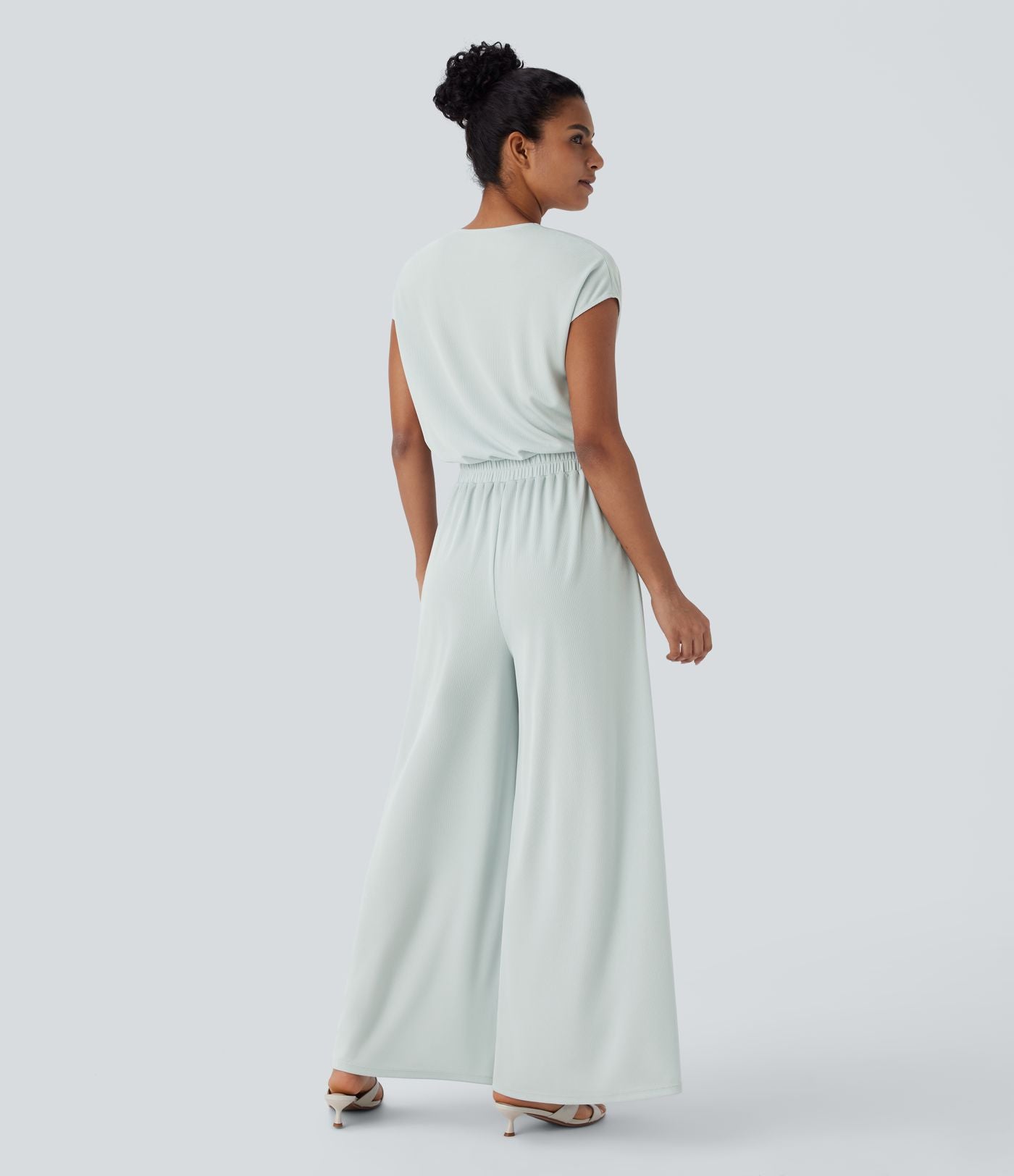Combinaison fluide en tissu gaufré, col V, manches courtes, jambes larges et poches latérales - Easy Peasy Edition