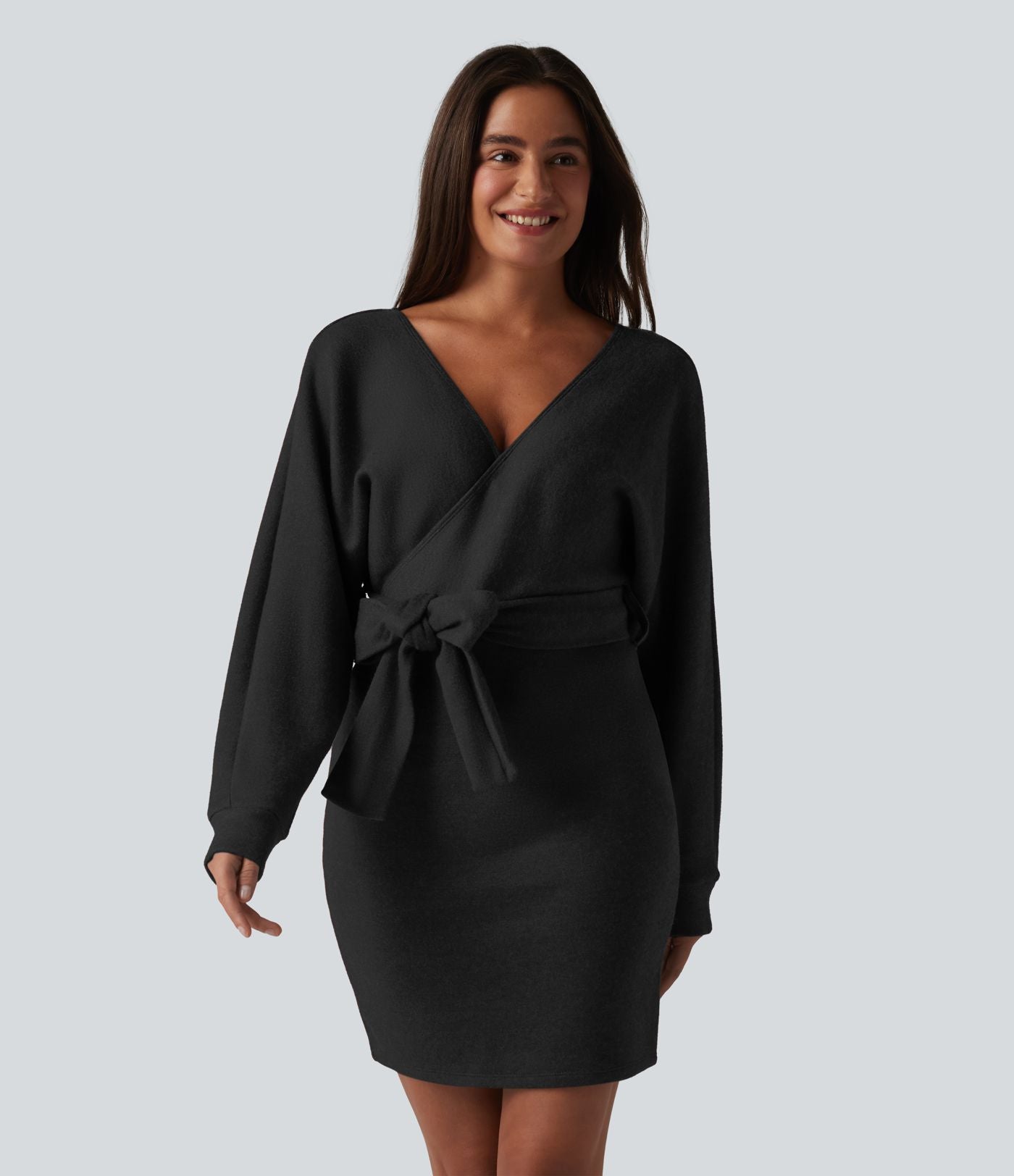 Robe courte décontractée col V croisé manches chauve-souris ceinturée