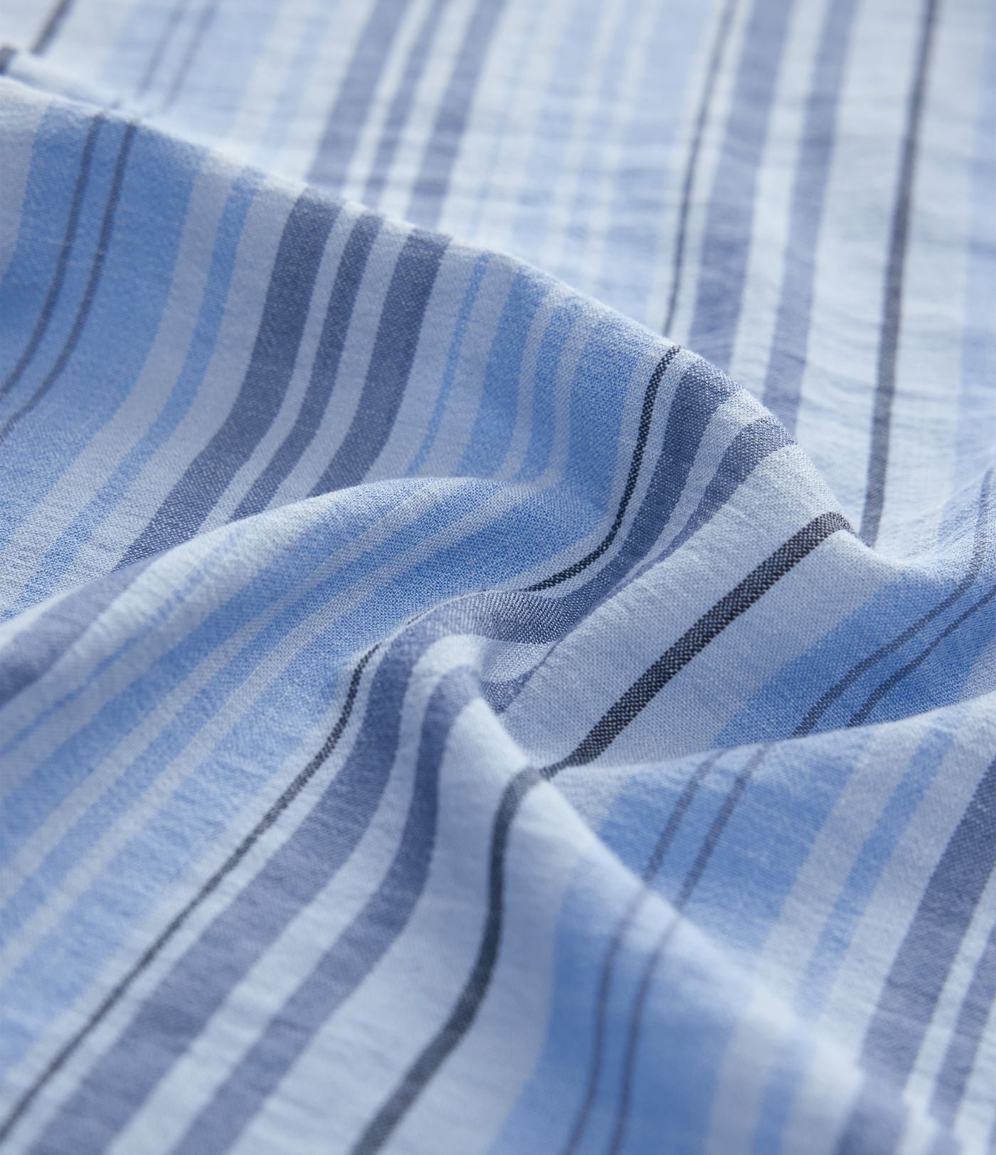 Chemise à col, manches courtes, rayures, boutonnage et aspect lin pour le travail