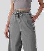 Pantalon running large à rayures taille haute avec cordon de serrage, séchage rapide et effet frais InstantCool avec poches, protection solaire UPF40+