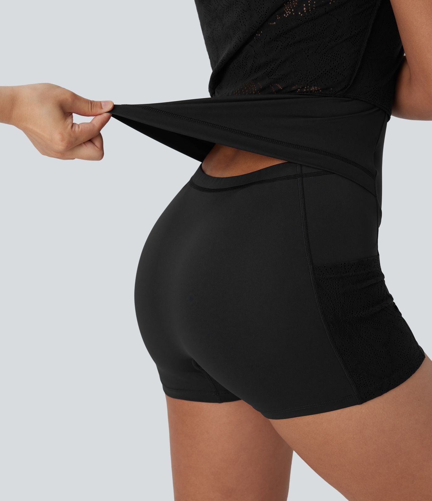 Robe-short 2-en-1 mini de danse active avec dos nu, détail torsadé, dentelle et poches-Easy Peasy