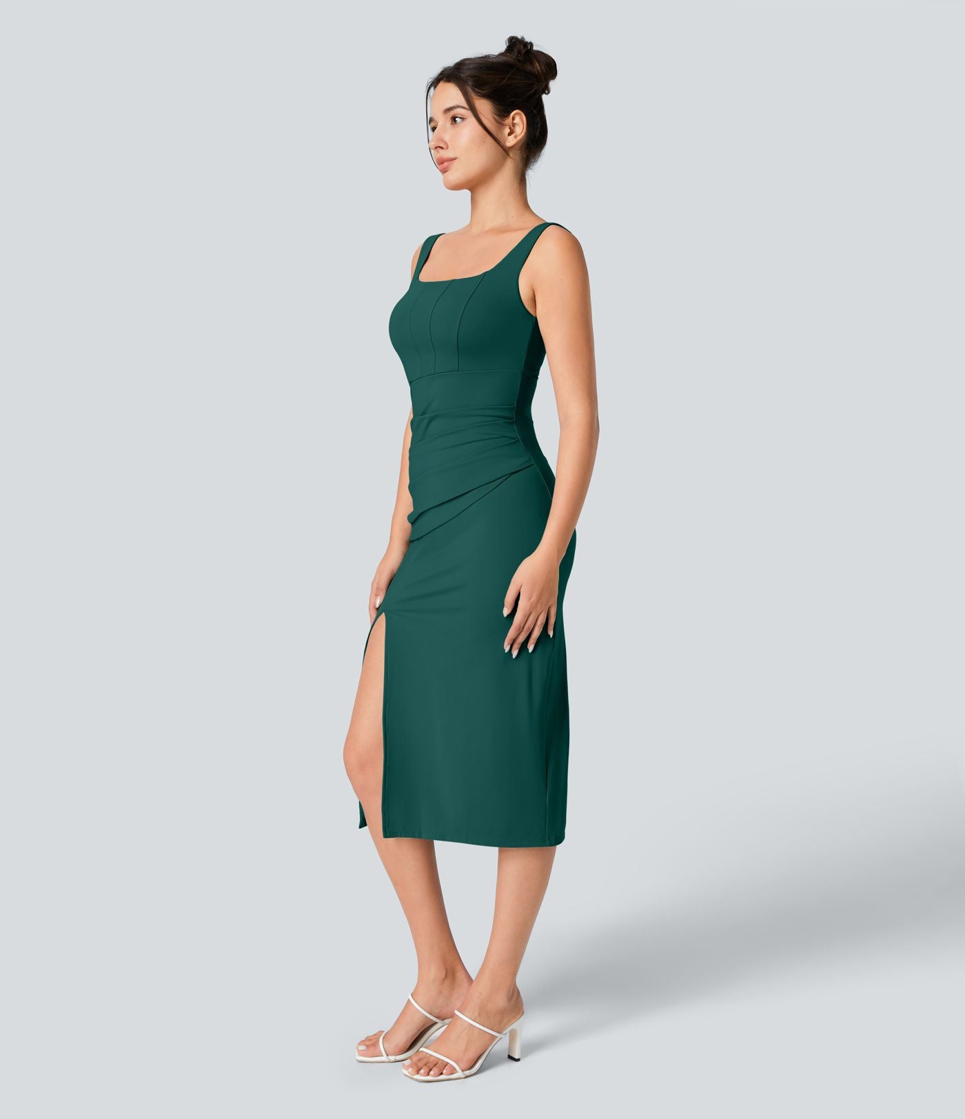 Robe corset midi moulante ruchée à encolure carrée, dos nu, brassière intégrée
