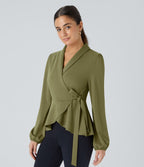 Blouse de travail à col châle, effet cache-cœur, lien sur le côté et ourlet à volants