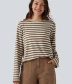 T-shirt casual rayé à col bateau, manches longues et ourlet arrondi