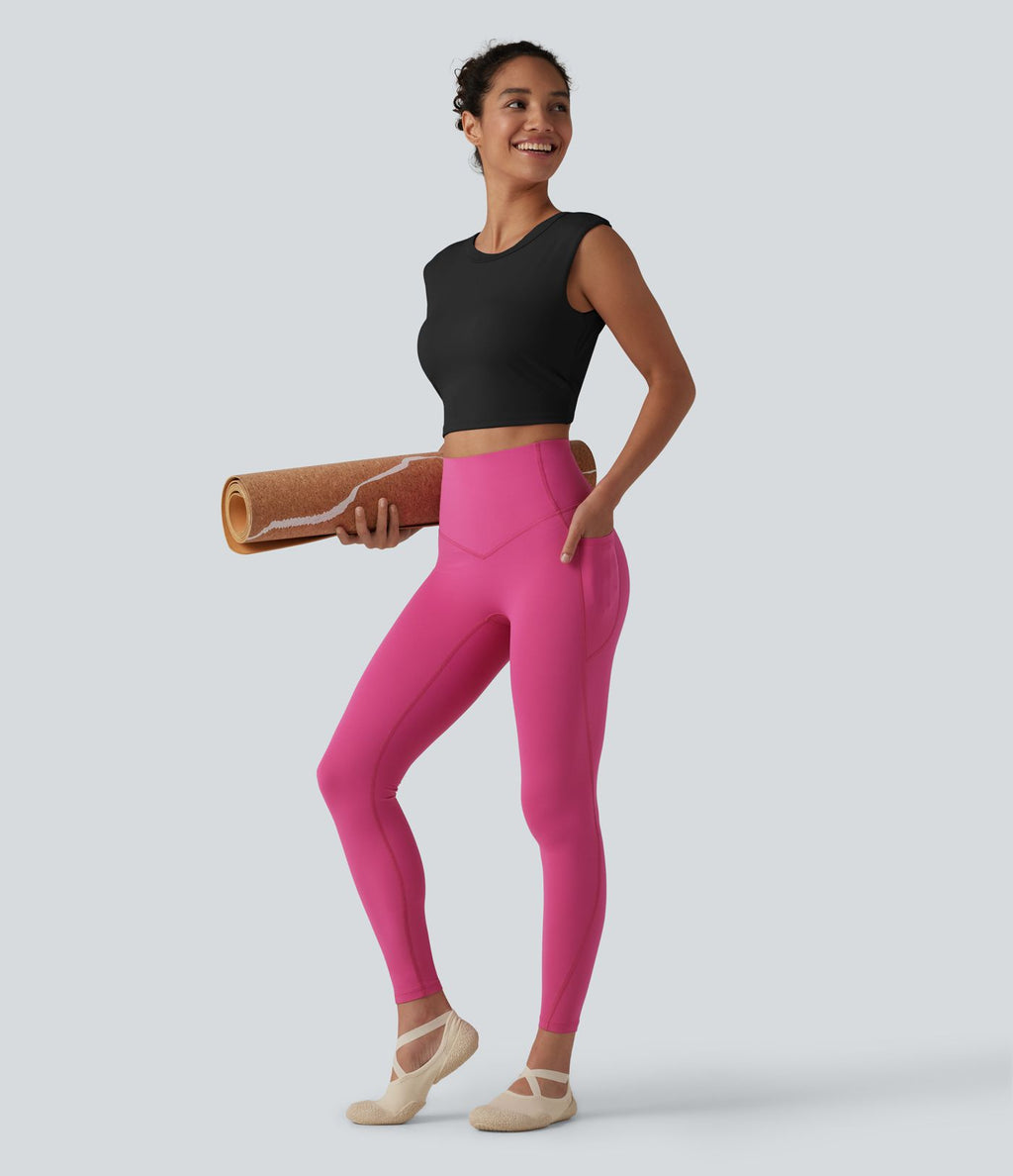 Haut de yoga court SoftlyZero™ léger à col rond et soutien-gorge intégré, sans manches et respirant.