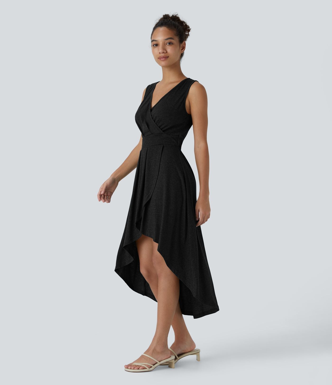 Robe Mi-Longue Plissée Décolleté Plongeant Sans Manches Haut Bas Ourlet Croisé