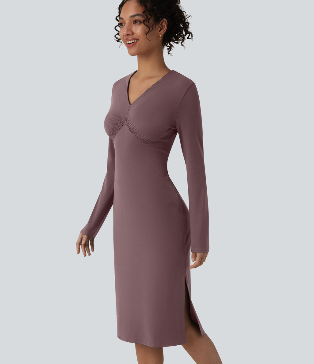 Robe midi col V manches longues froncée avec fente - Idéale pour le bureau