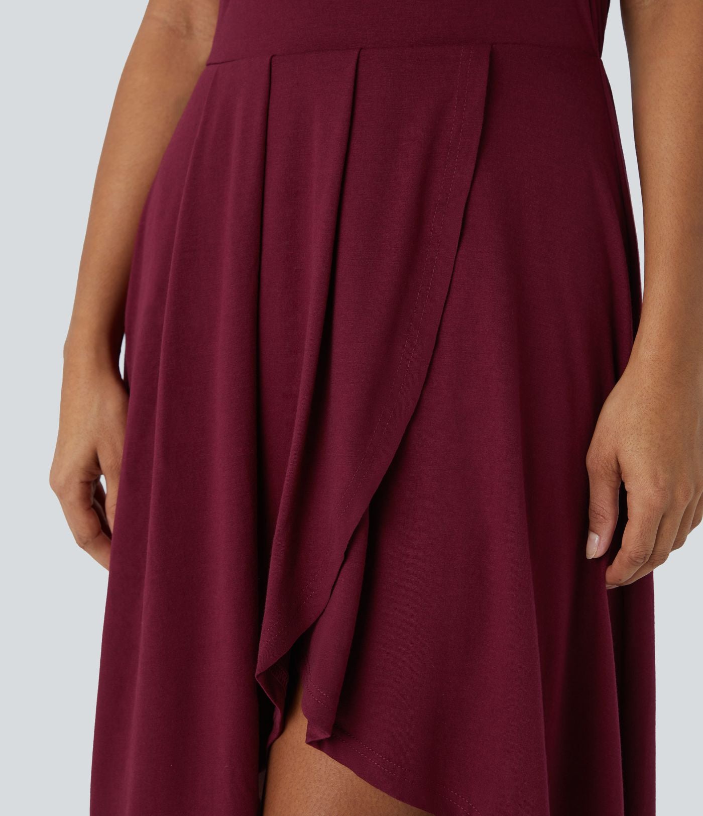 Robe Mi-Longue Plissée Décolleté Plongeant Sans Manches Haut Bas Ourlet Croisé