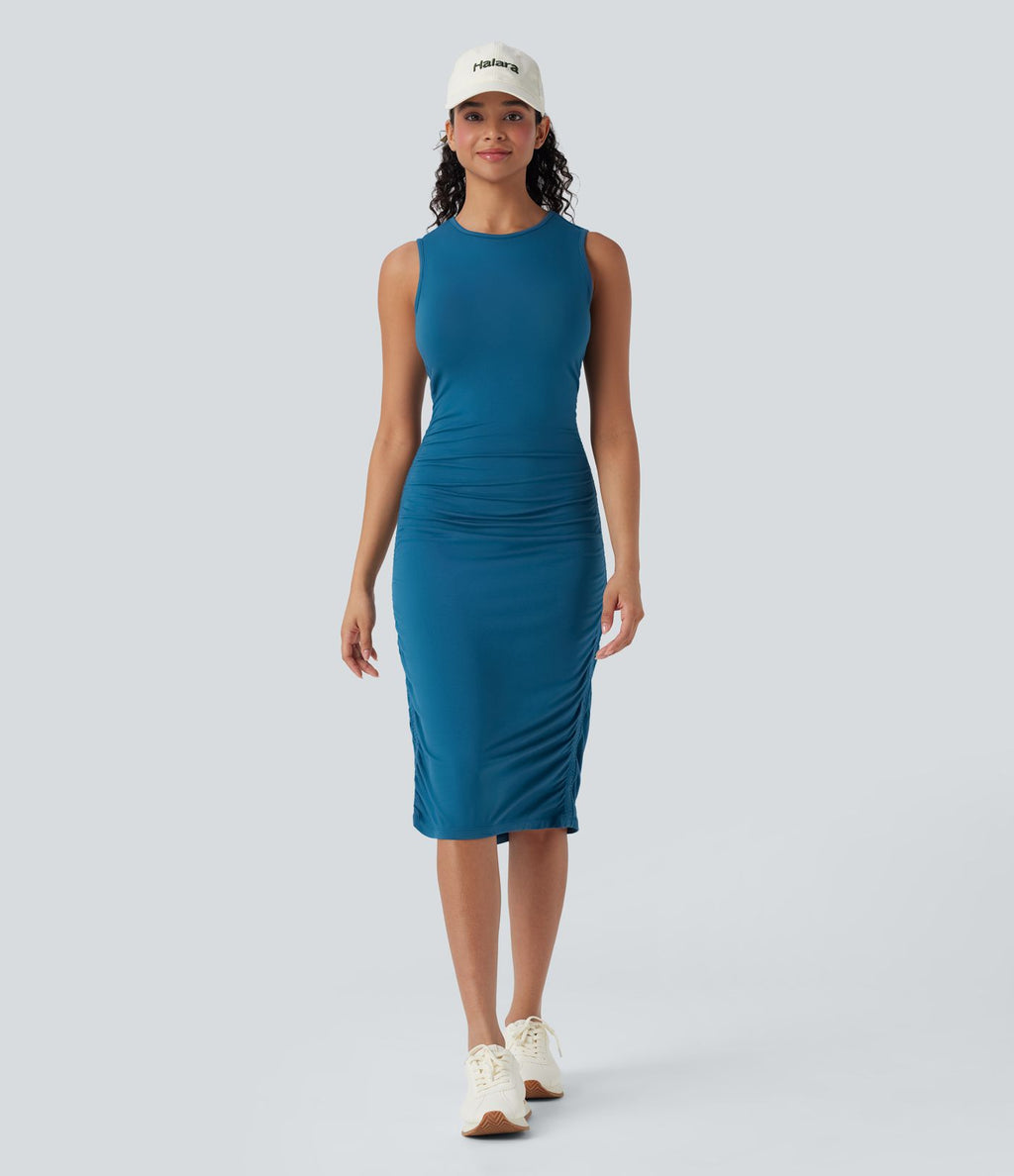 Robe casual moulante col rond sans manches froncée