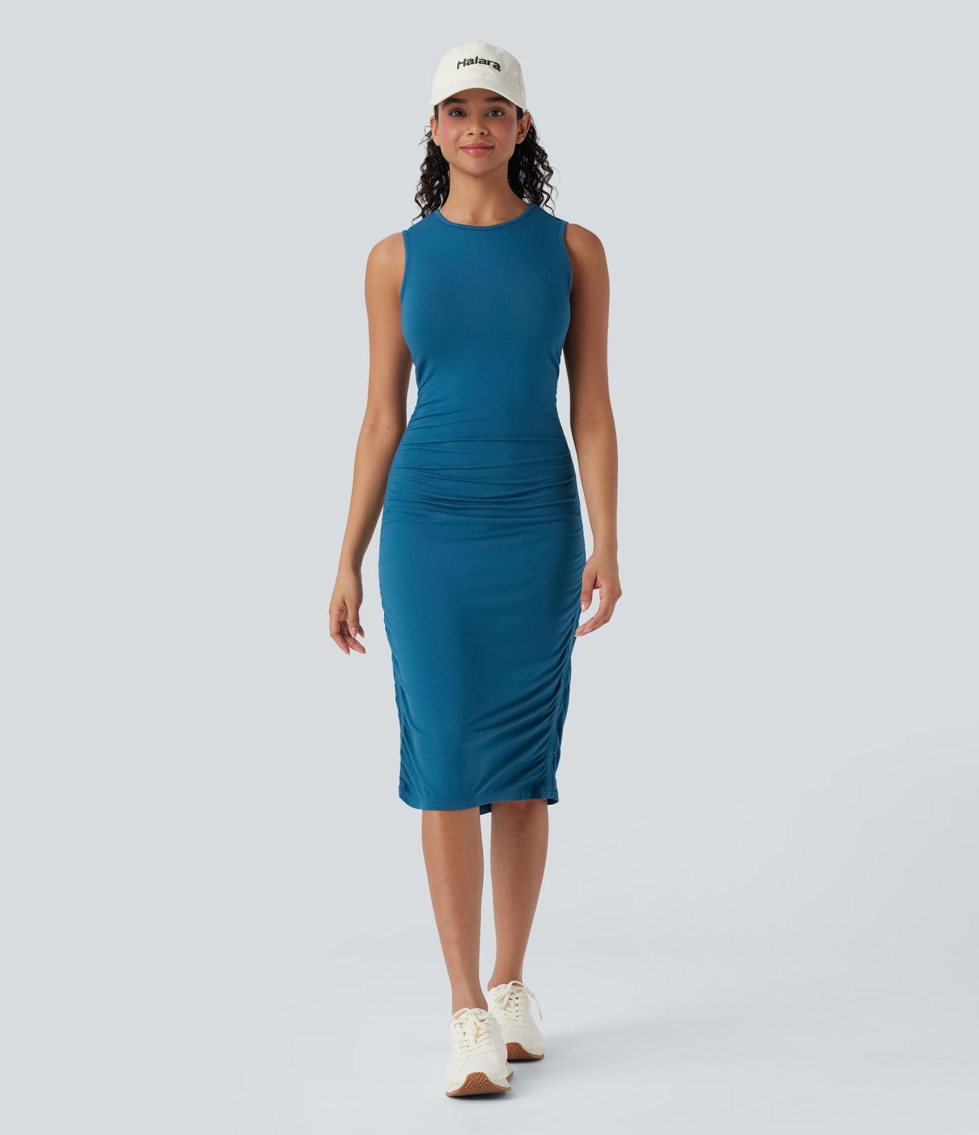 Robe casual moulante col rond sans manches froncée