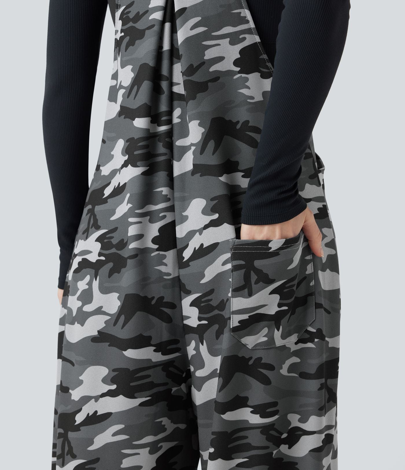 Salopette en maille gaufrée imprimé camouflage avec poches