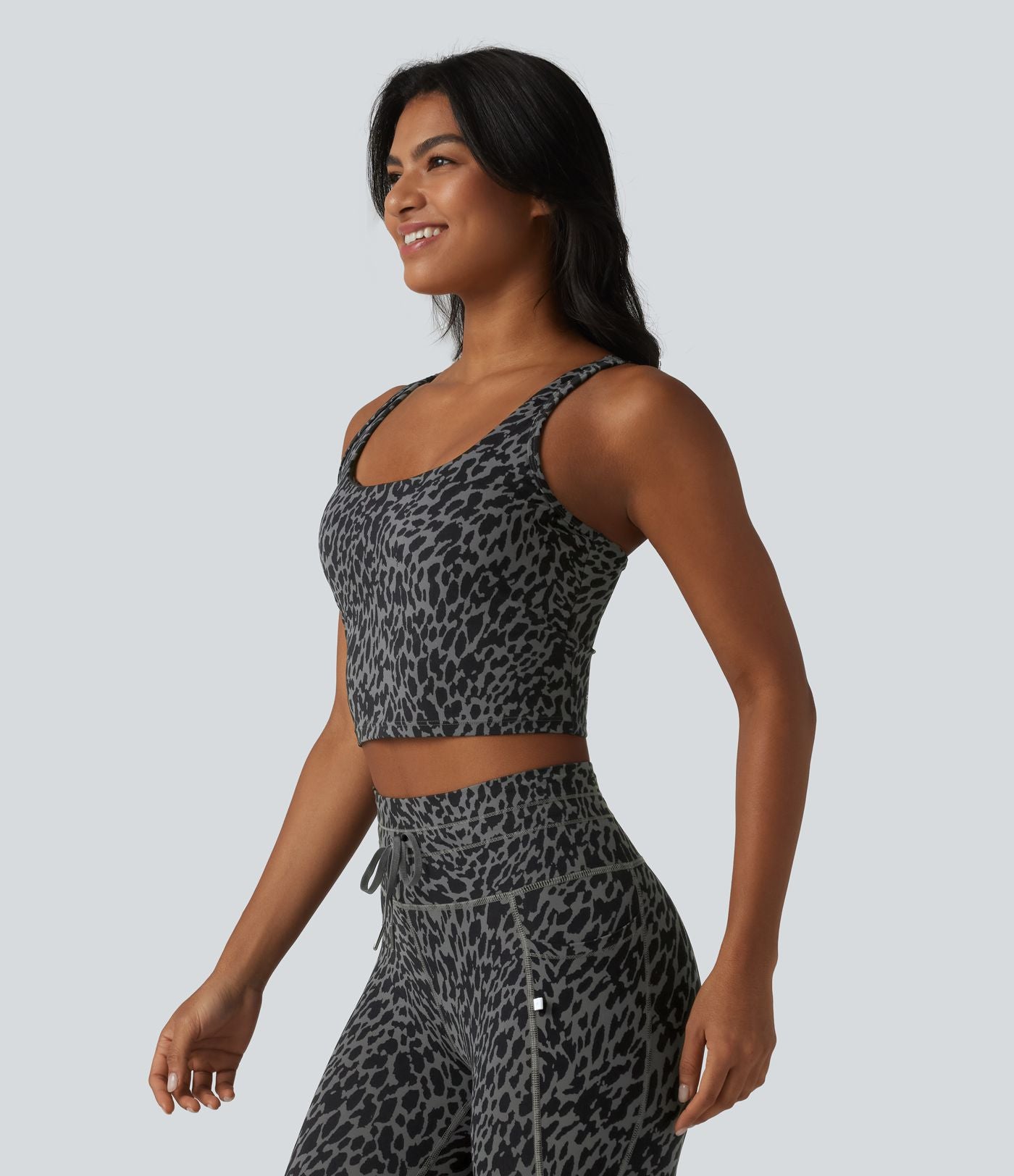 Débardeur de yoga court à imprimé léopard Halara UltraSculpt™ avec soutien-gorge intégré et décolleté en U
