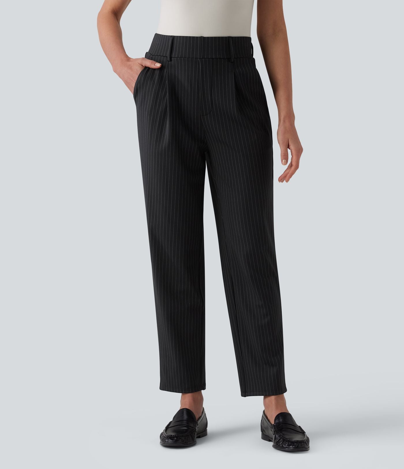 Pantalon tailleur fuselé 7/8 taille haute à rayures avec poches