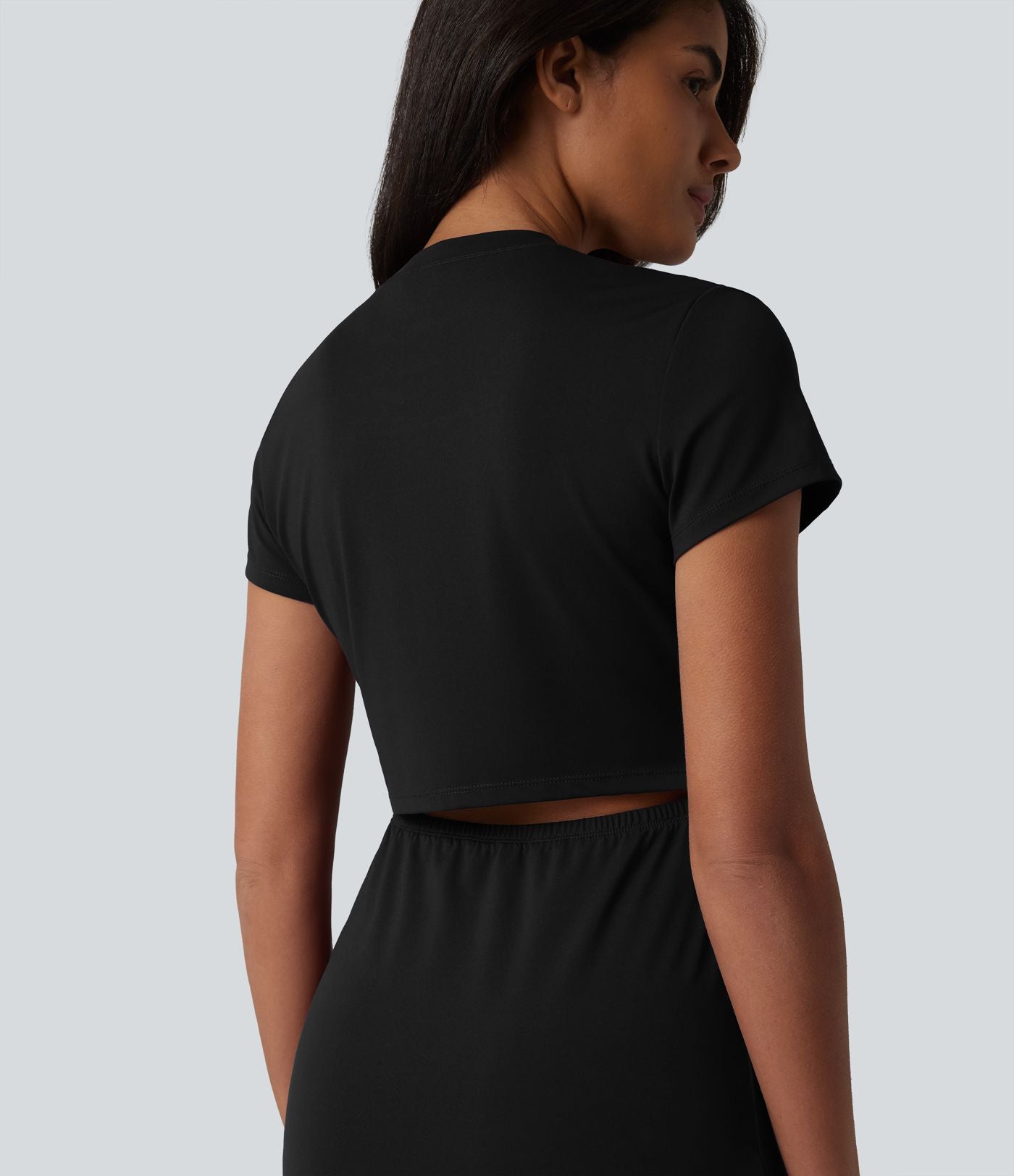 Robe casual mi-longue col rond à manches courtes avec découpe