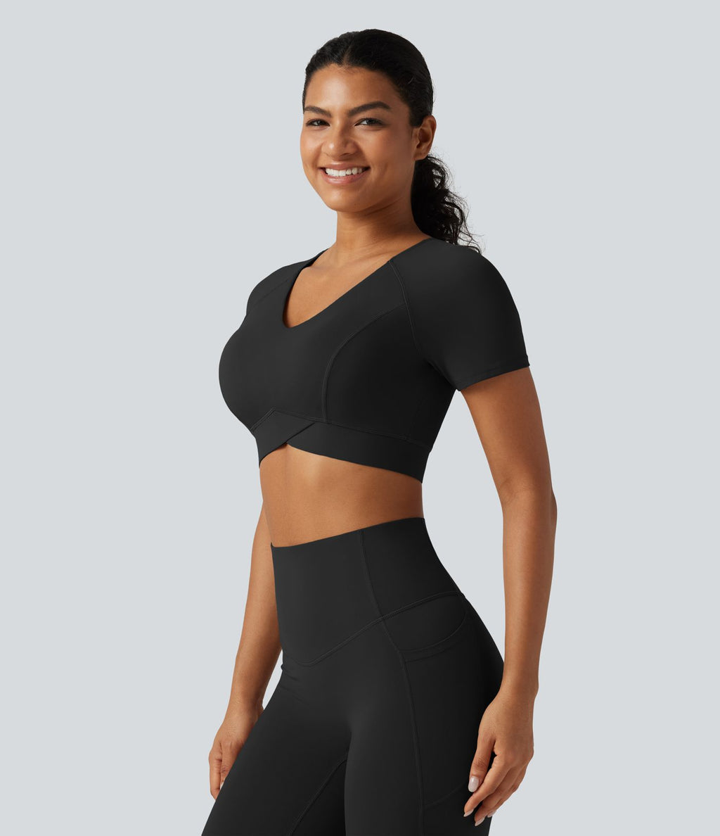 Haut de sport court Halara UltraSculpt™ à col V avec ourlet croisé, manches courtes, coussinets amovibles, bonnets E à G