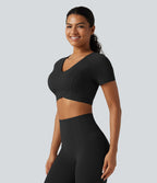Haut de sport court Halara UltraSculpt™ à col V avec ourlet croisé, manches courtes, coussinets amovibles, bonnets E à G