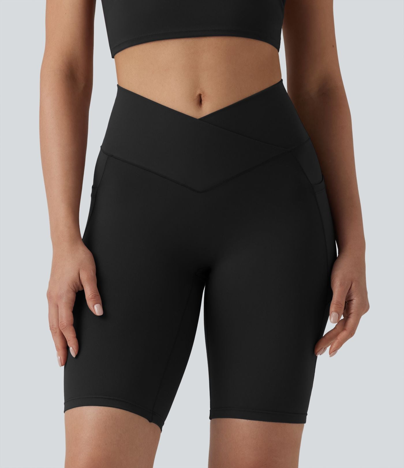 SoftlyZero™ Short cycliste de yoga croisé taille haute 23 cm avec poches - UPF50+