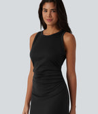 Robe casual mi-longue bodycon froncée col rond sans manches