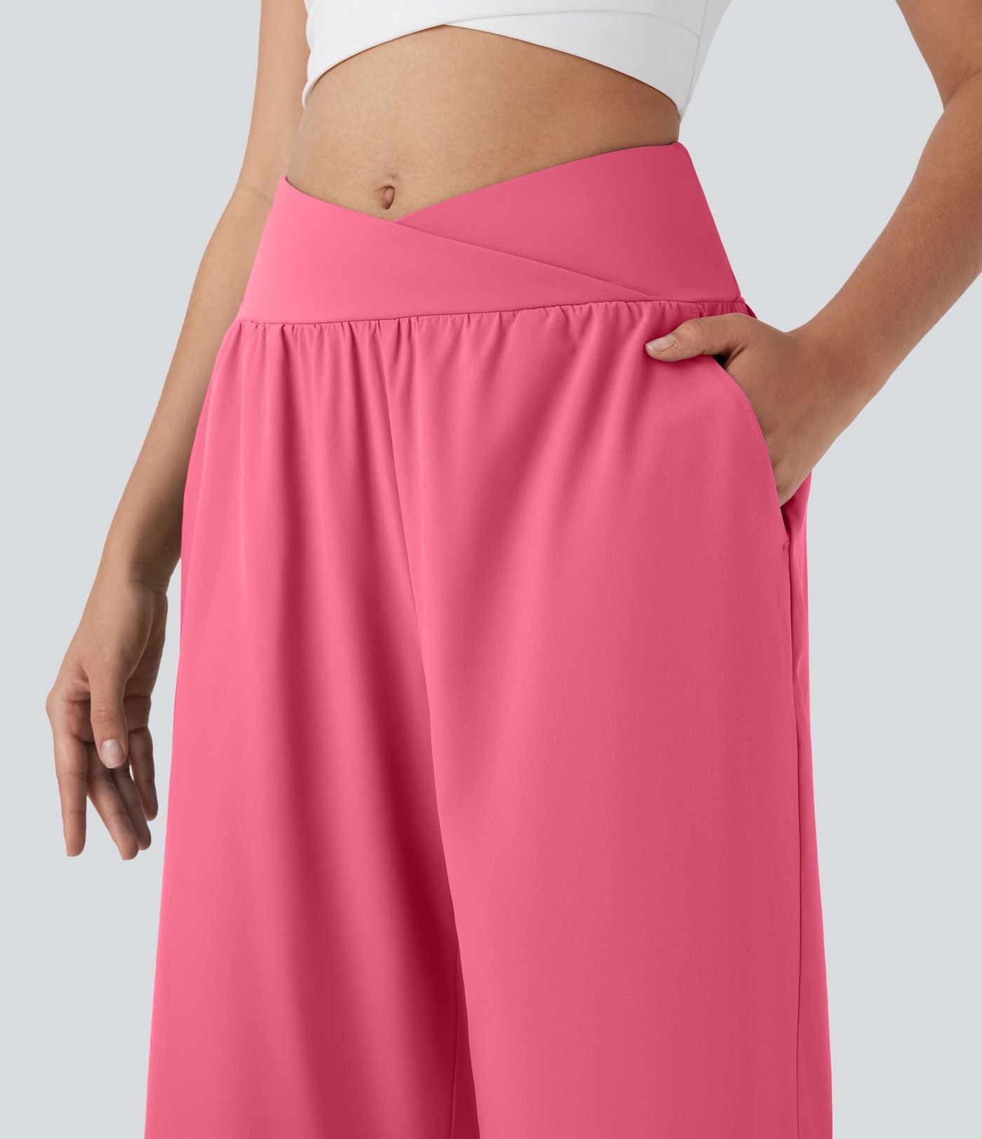 Pantalon capri de vacances Breezeful™ taille haute croisée avec poches latérales, fente et séchage rapide
