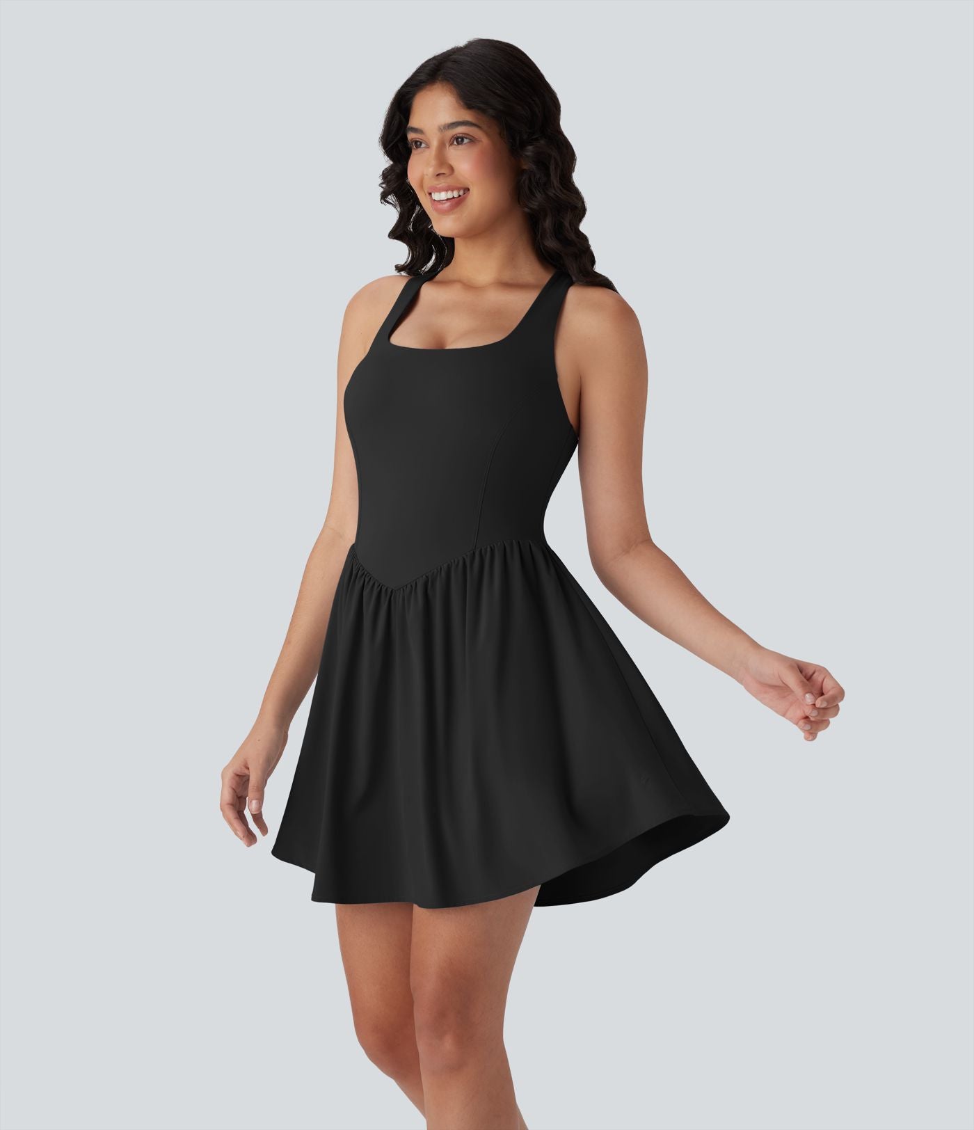 Robe active fluide Breezeful™ mini 2-en-1 à séchage rapide avec dos nu, style corset et poche - Longueur allongée