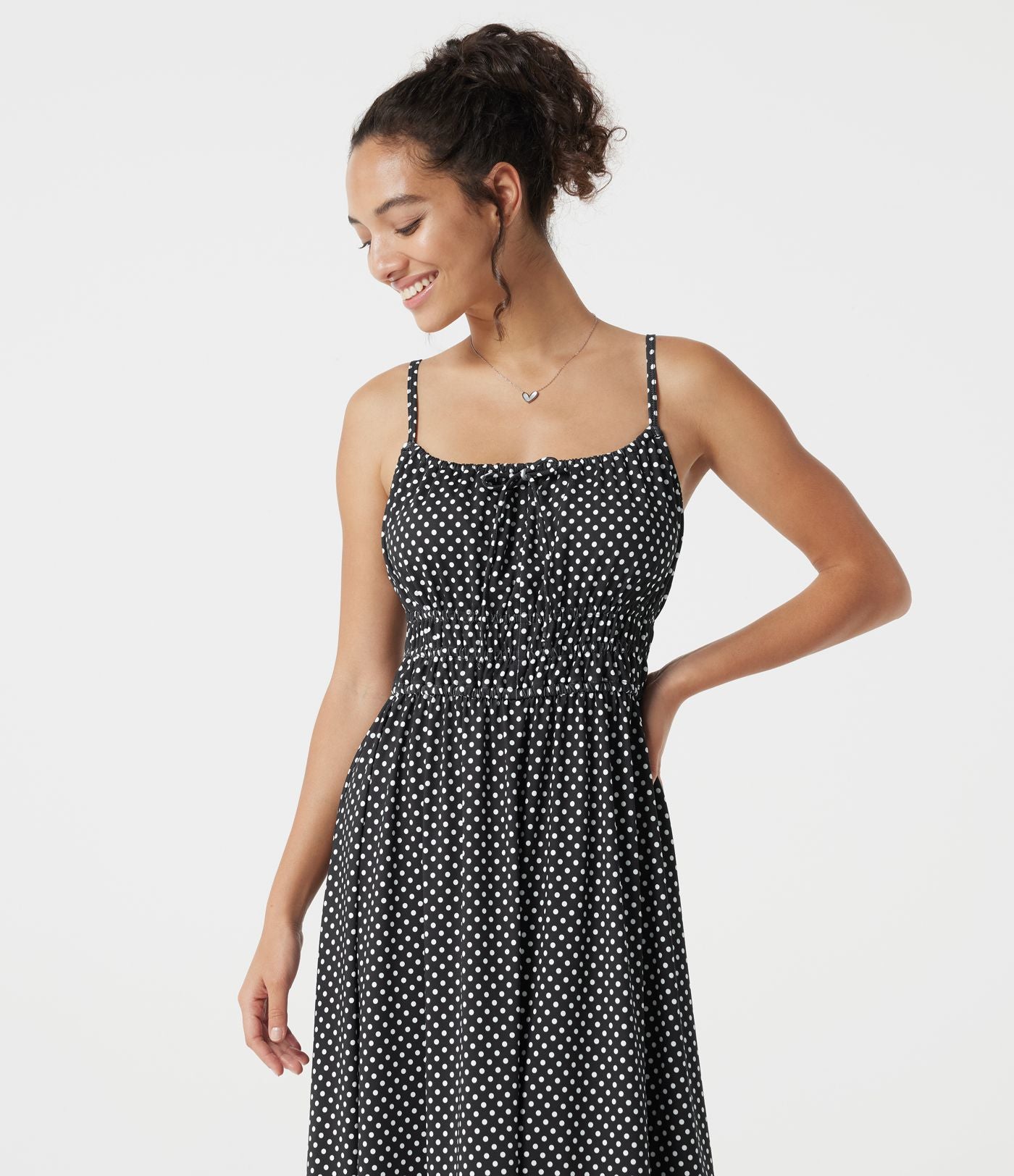 Robe nuisette midi fluide à pois avec lien à nouer à l’avant