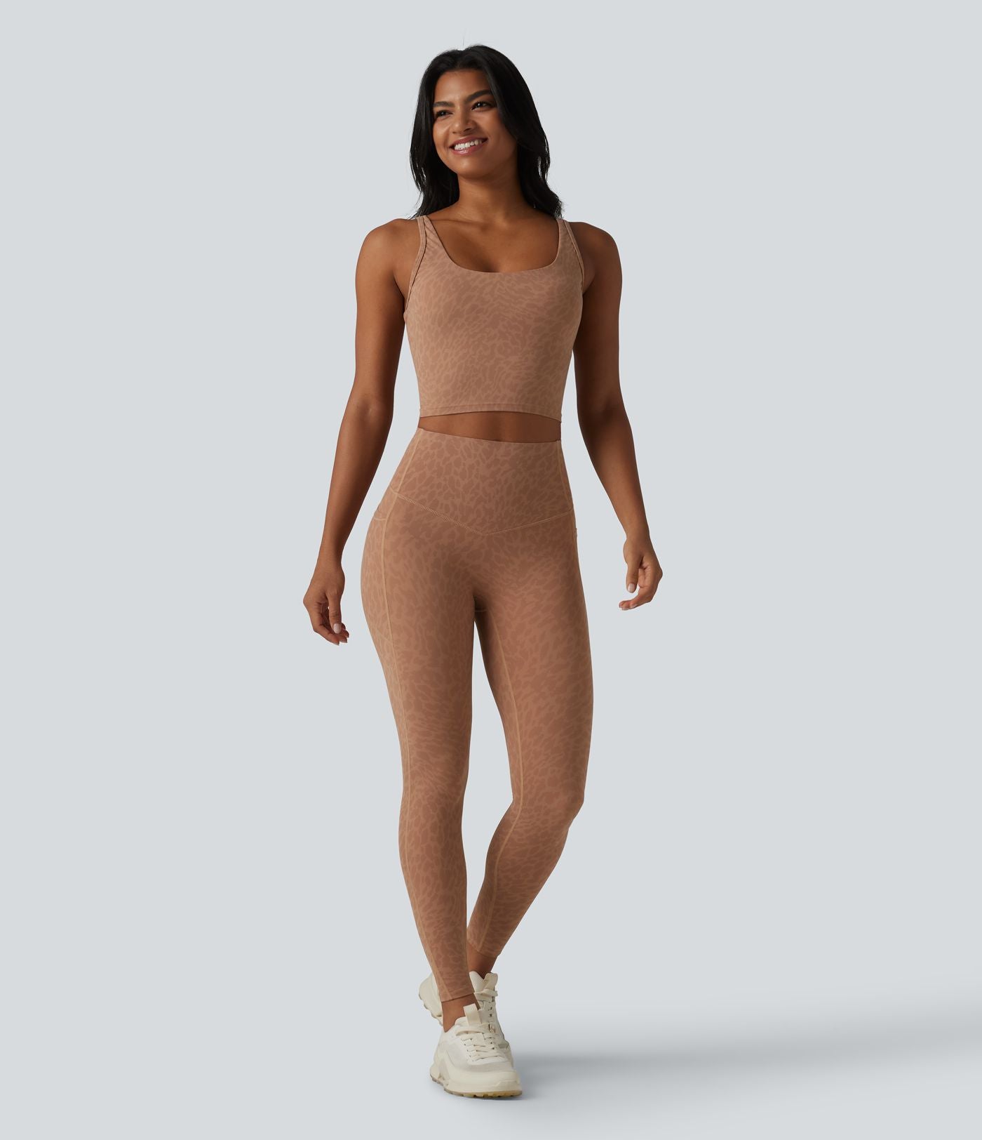 Débardeur de yoga court à imprimé léopard Halara UltraSculpt™ avec soutien-gorge intégré et décolleté en U
