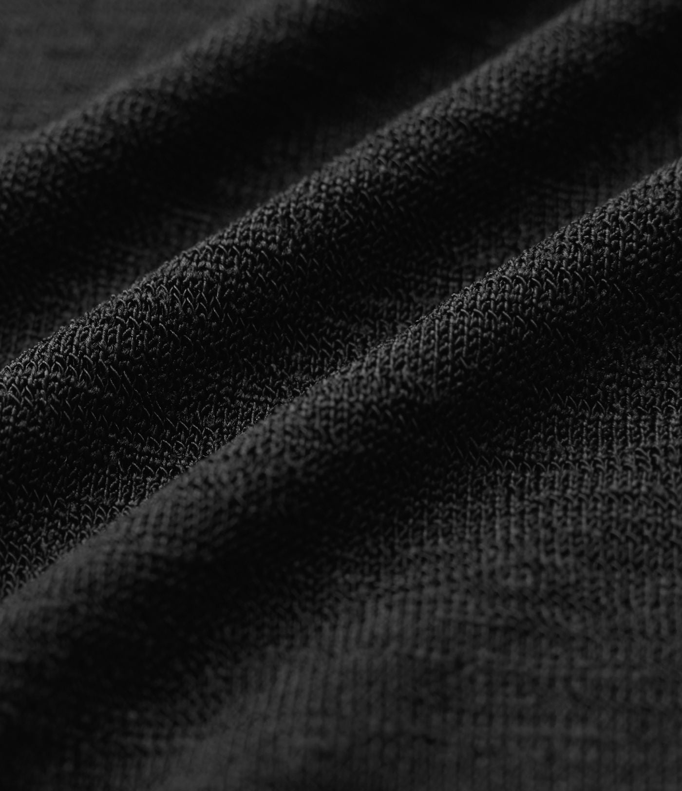 T-shirt décontracté semi-transparent une épaule dénudée à manches longues et ourlet asymétrique