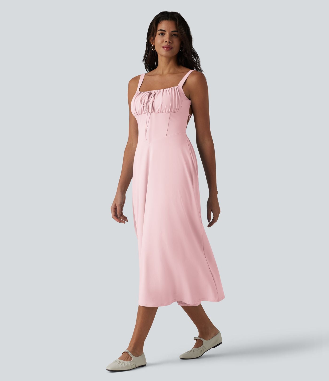 Robe fluide midi de villégiature sans manches, encolure carrée, dos nu croisé, fronces et soutien-gorge intégré