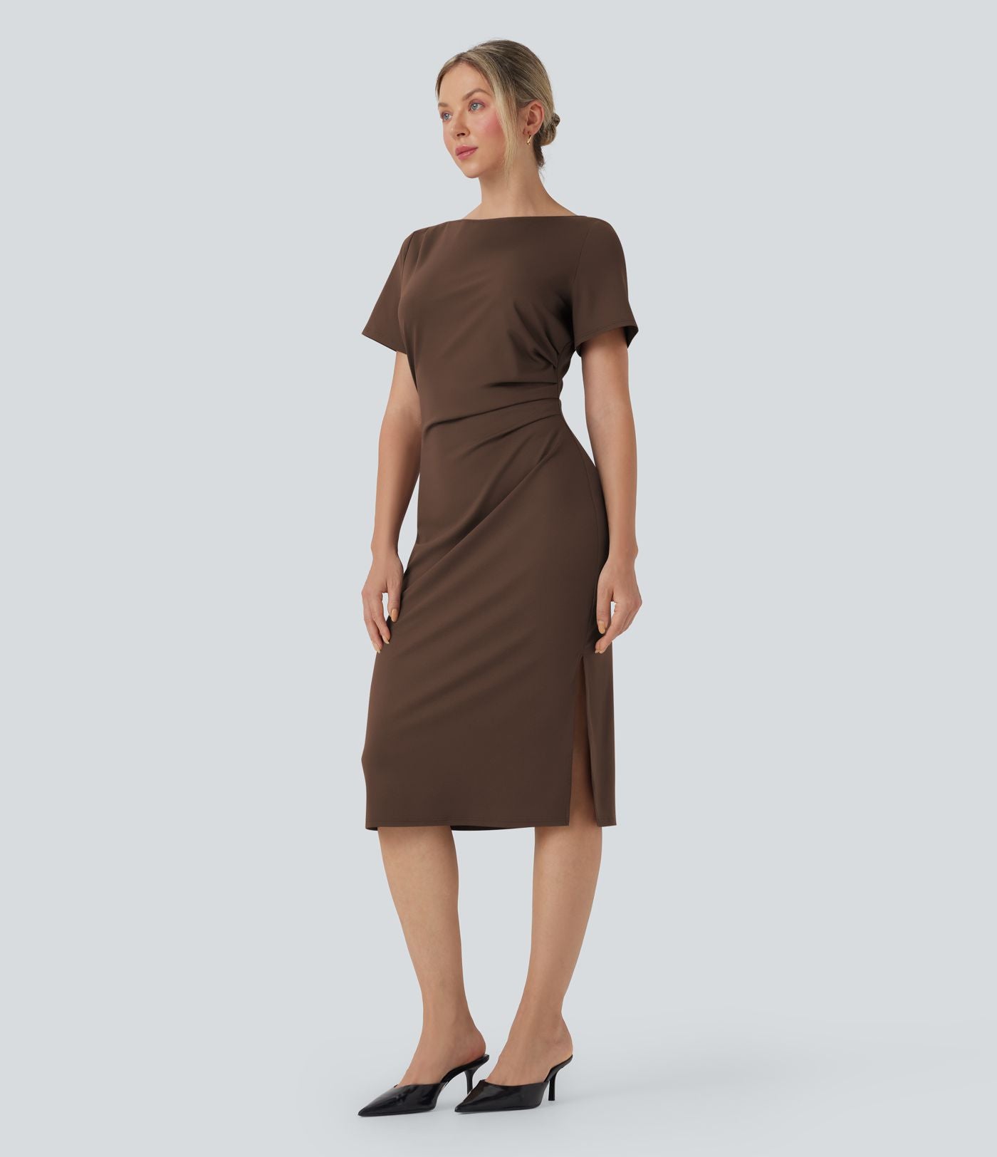 Robe tailleur mi-longue moulante manches courtes froncée