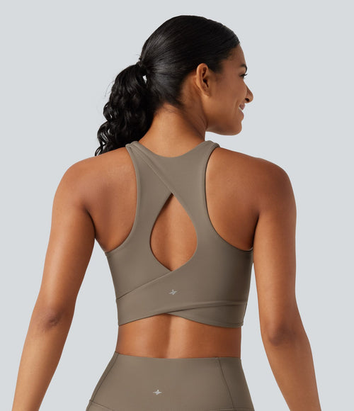 Brassière de running maintien léger frais au toucher à séchage rapide avec encolure arrondie, découpe, coussinets amovibles et protection solaire UPF50+
