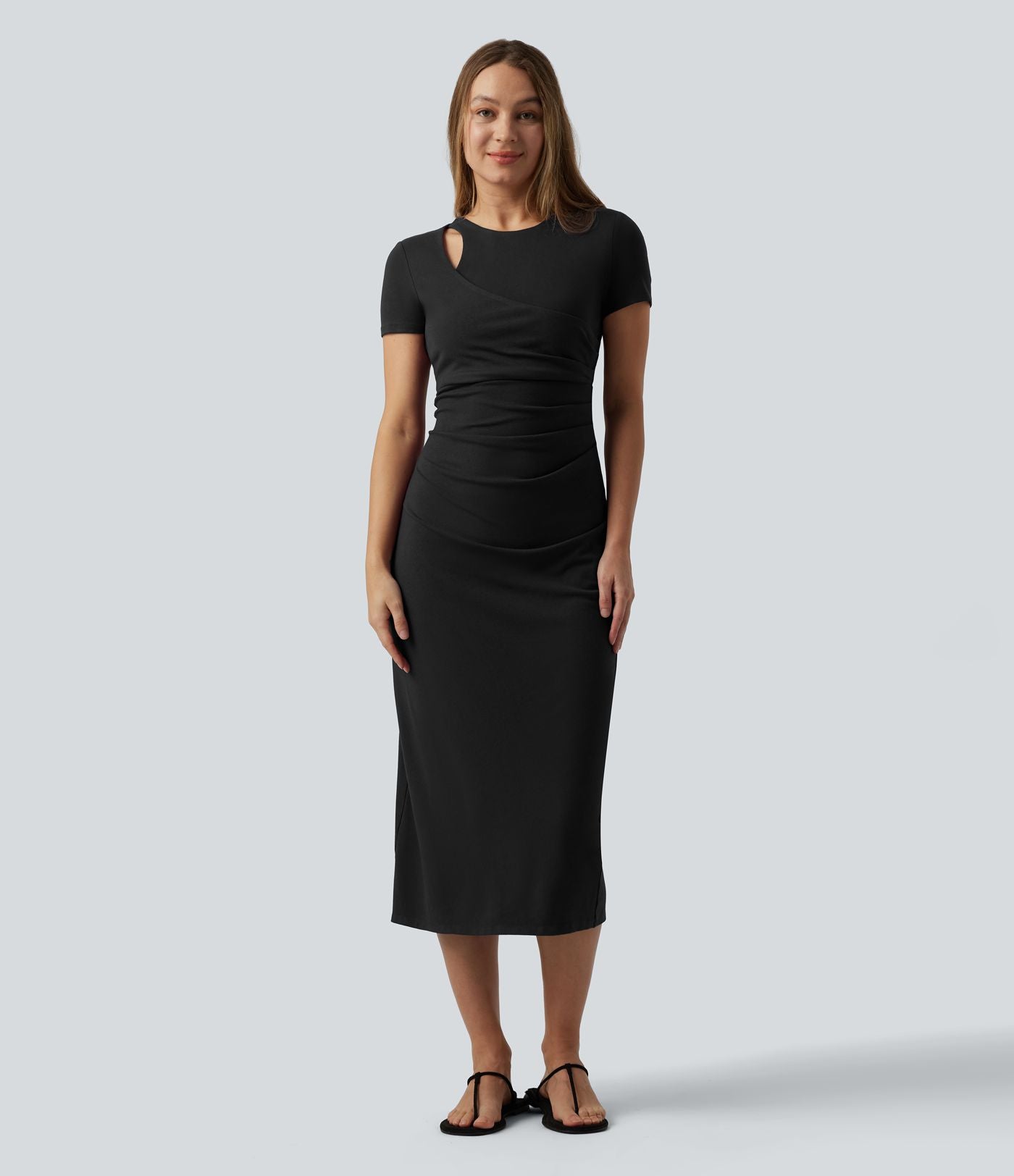 Robe midi col rond manches courtes avec découpes et fronces