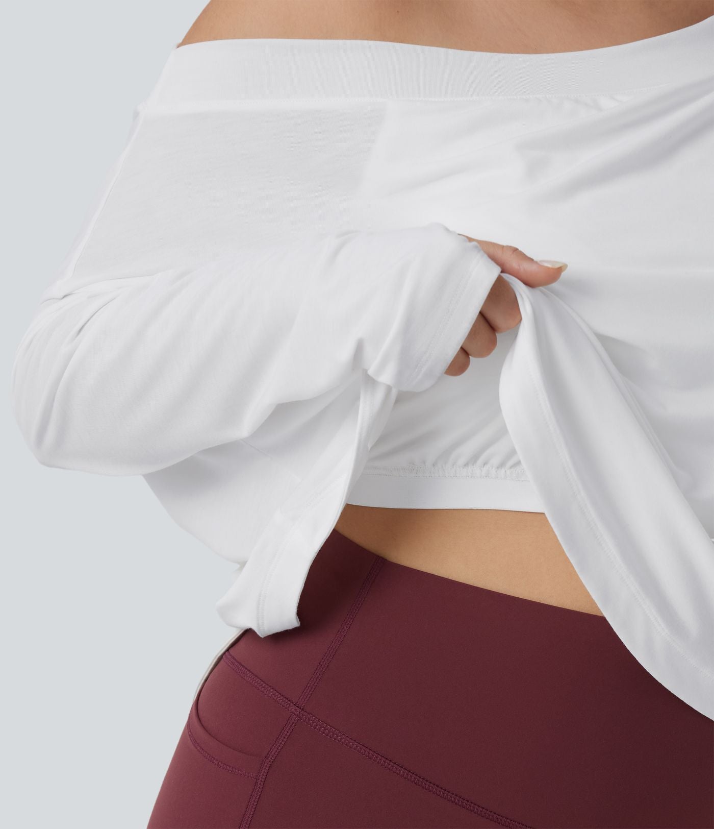 Haut de yoga grande taille asymétrique une épaule dénudée manches longues avec passages pouces, ourlet arrondi high-low et séchage rapide - Brassière intégrée
