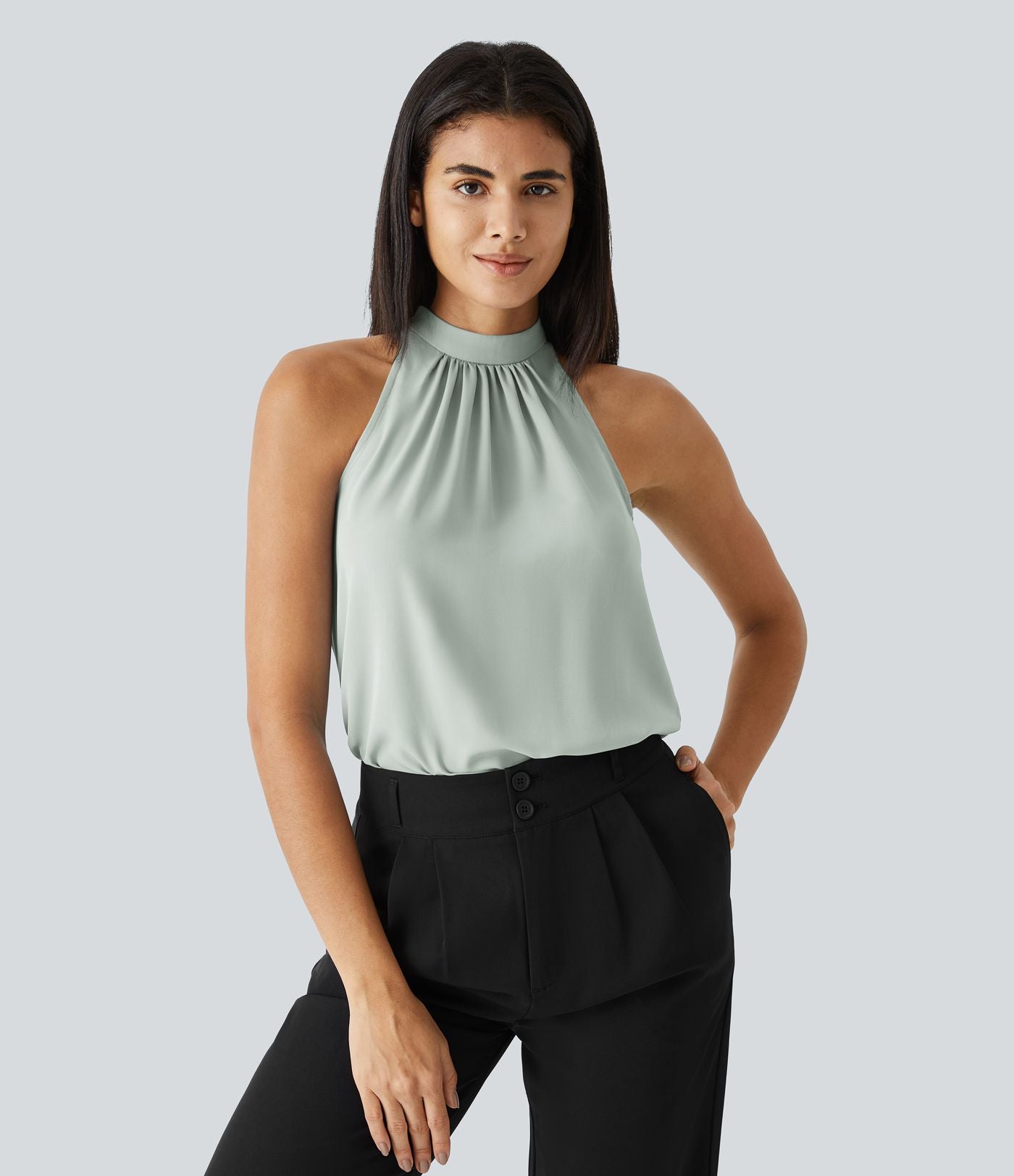 Blouse Travail Sans Manches Ourlet Courbé Col Haut Découpe au Dos Plis