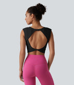 Haut de yoga court SoftlyZero™ léger à col rond et soutien-gorge intégré, sans manches et respirant.