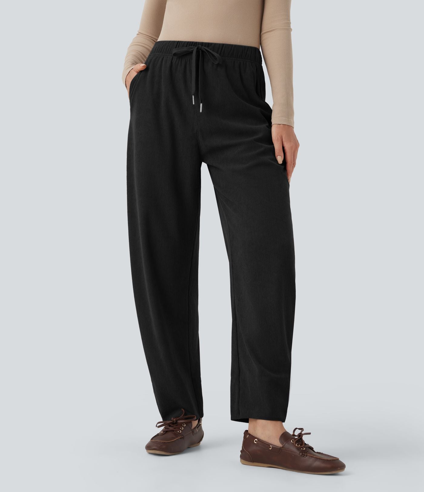 Pantalon taille mi-haute à cordon, jambe tombante en velours côtelé avec poches