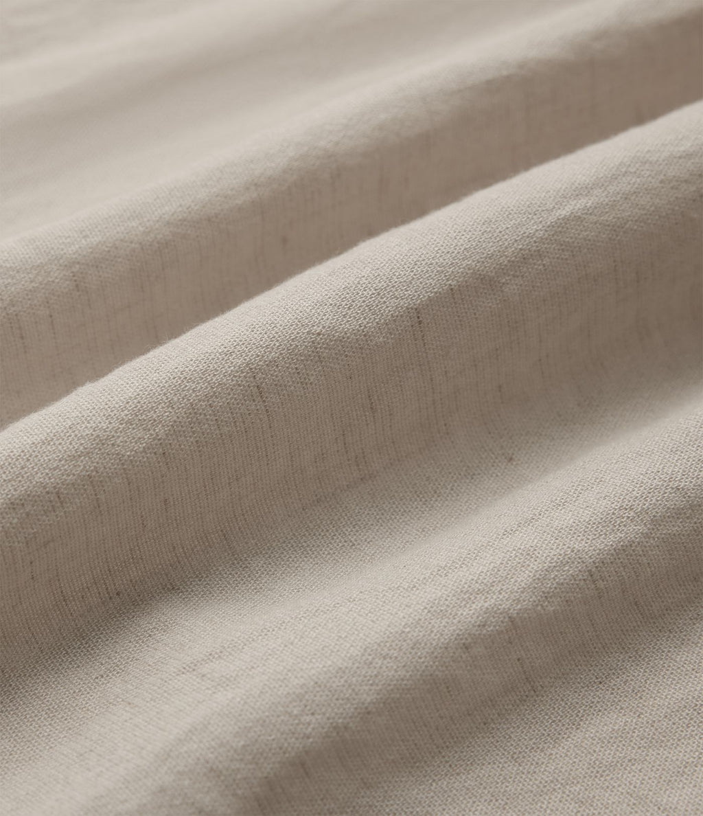 Chemise décontractée à manches courtes avec col et ourlet arrondi, aspect lin